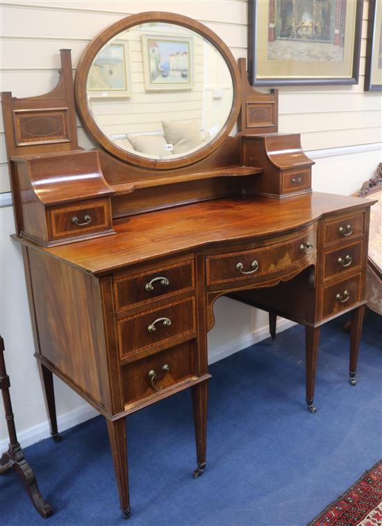 An Edwardian mahogany dressing table, with raised mirrored back W.135cm